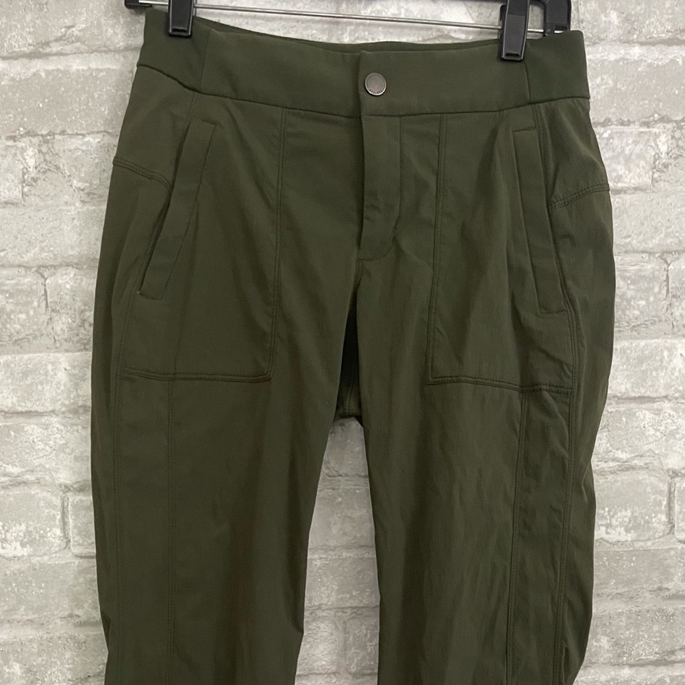 Athleta Trekkie Crop Pants size 2